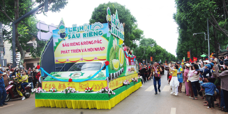 Diễu hành hoành tráng tại lễ hội sầu riêng ở Đắk Lắk lần thứ 2